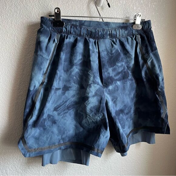 LULULEMON MEN SURGE SHORT
6" LINED BOLD LINES SPRAY - Picture 7 of 10